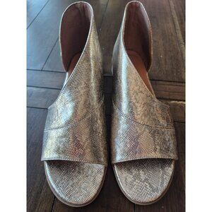 Mata Metallic Gold Faux Leather Open-Toe Flat Sandals size 9